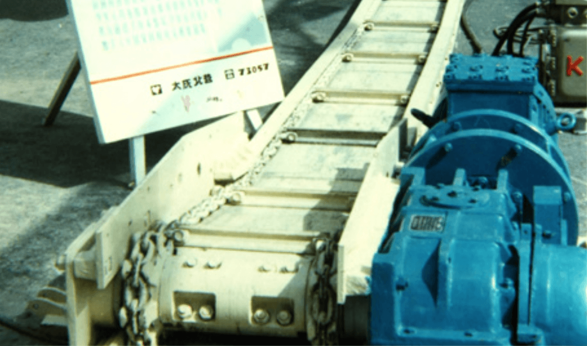 国内首台40S刮板机诞生， 公司正式投产；